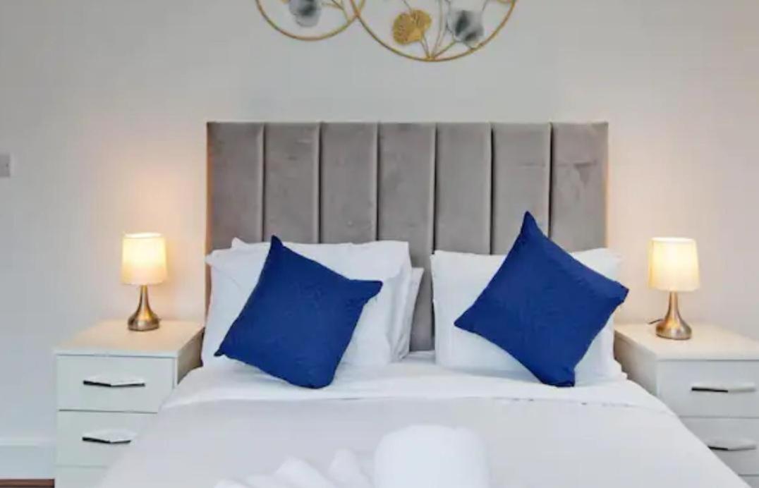 Stylish Furnished Rooms In Barking Centre Екстериор снимка