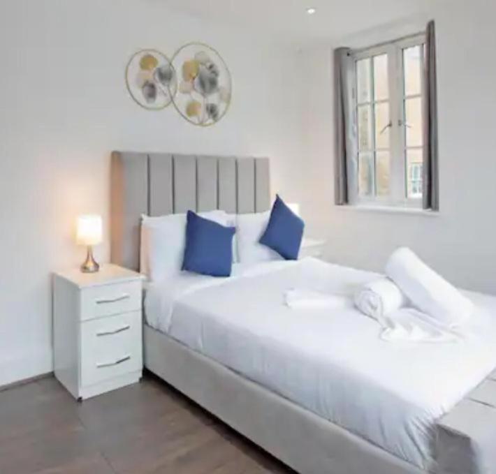 Stylish Furnished Rooms In Barking Centre Екстериор снимка